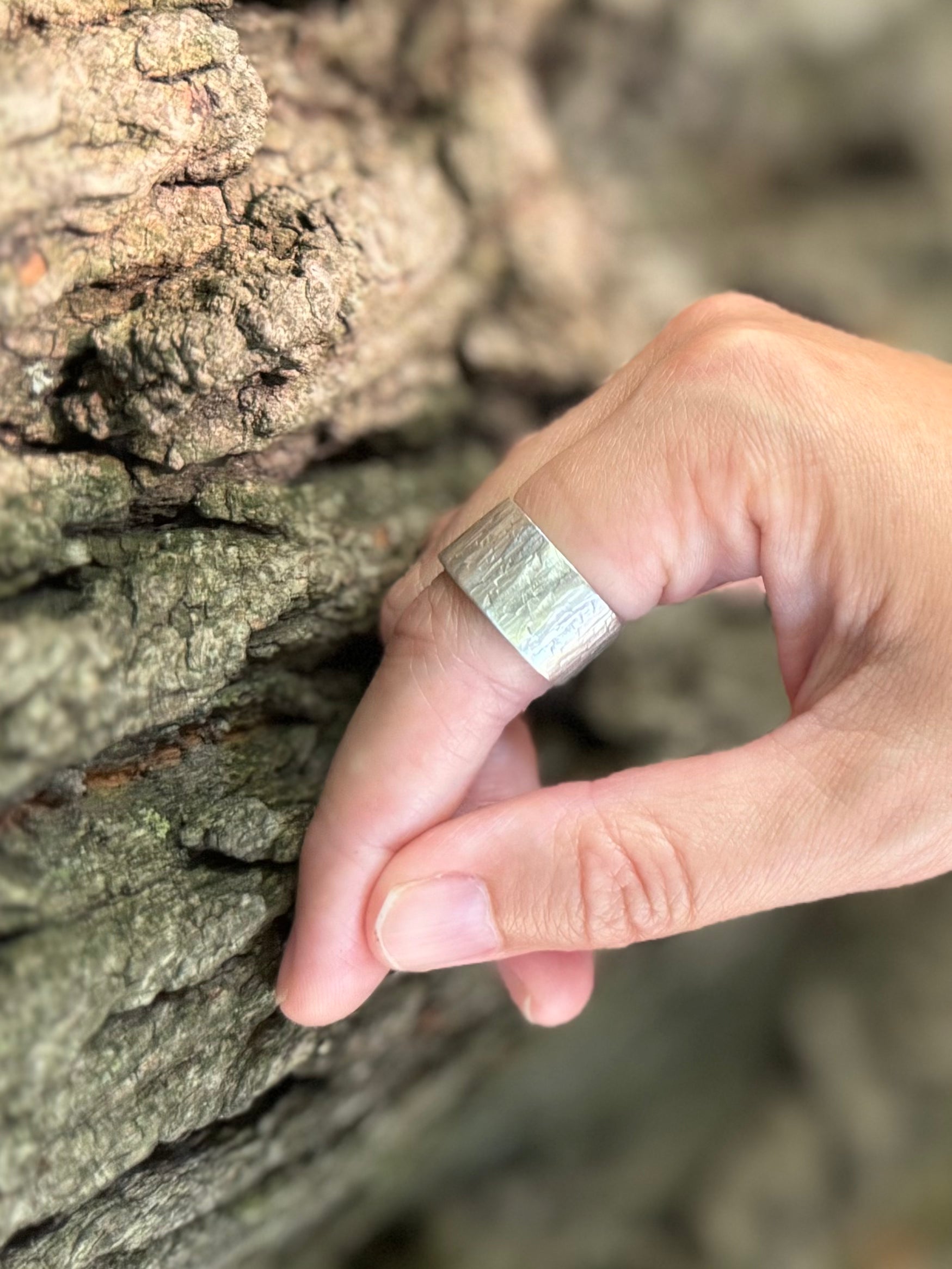 Wide Textured Band | Size 7.5 US